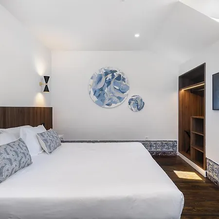 Downtown Luxury Family Apartment